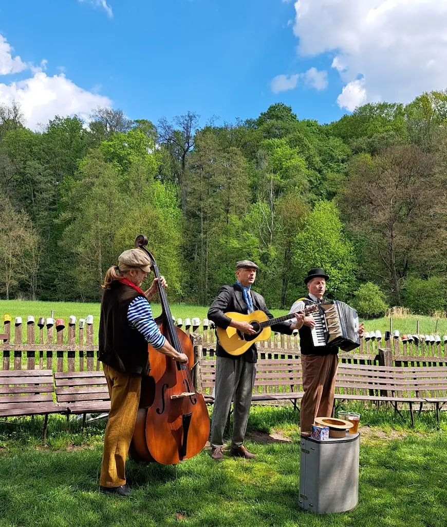 Petra Bachrata_Posezení na mlejně_Česká Skalice_review