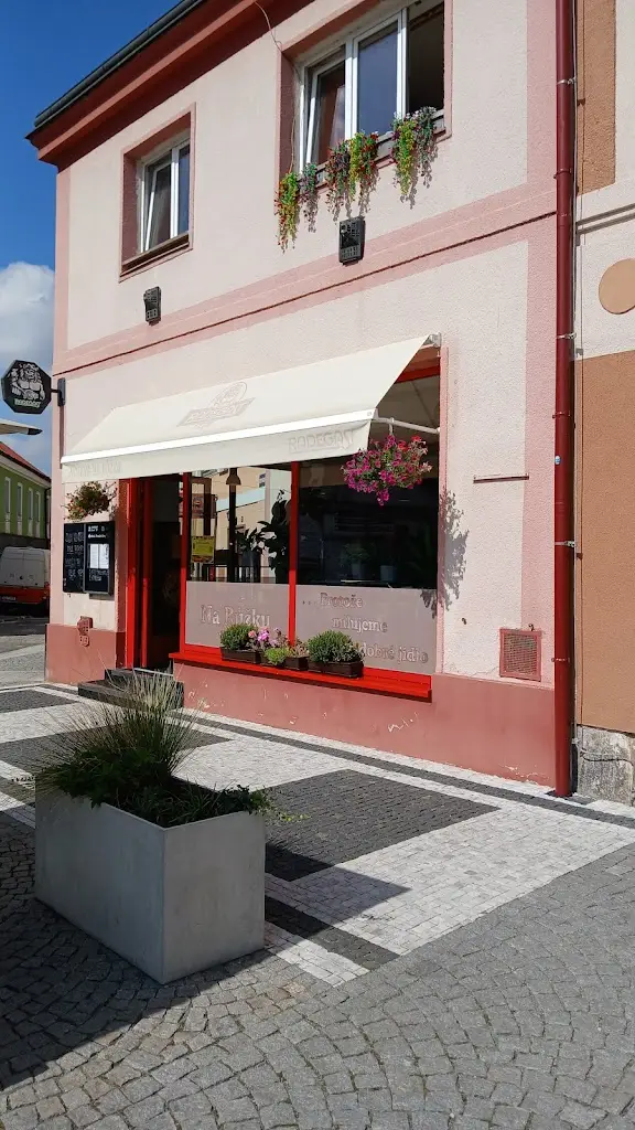 Standa N_Jídelna Na Růžku_Česká Skalice_recensione