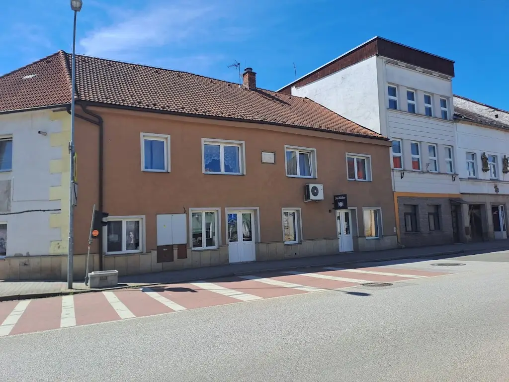 Martin Kejzlar_Jídelnička Na růžku_Hořice_review