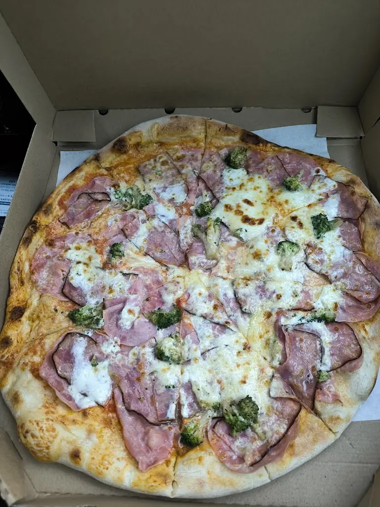 Pizzeria Charlie_Hořice_slider_image_3