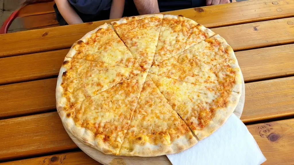 Pizzeria Toscana u Chimiho_Hostinné_slider_image_3