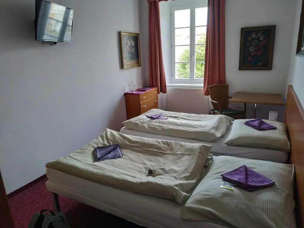 Městský hotel a restaurace Dorinka_Hostinné_slider_image_2