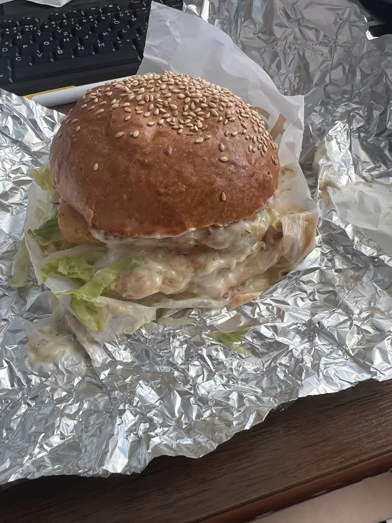 Vendula Boušková_Pizza Fredy & Local Burger_Hostinné_review