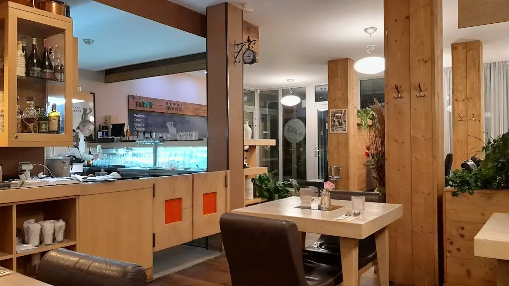 Farma restaurant in Hostinné