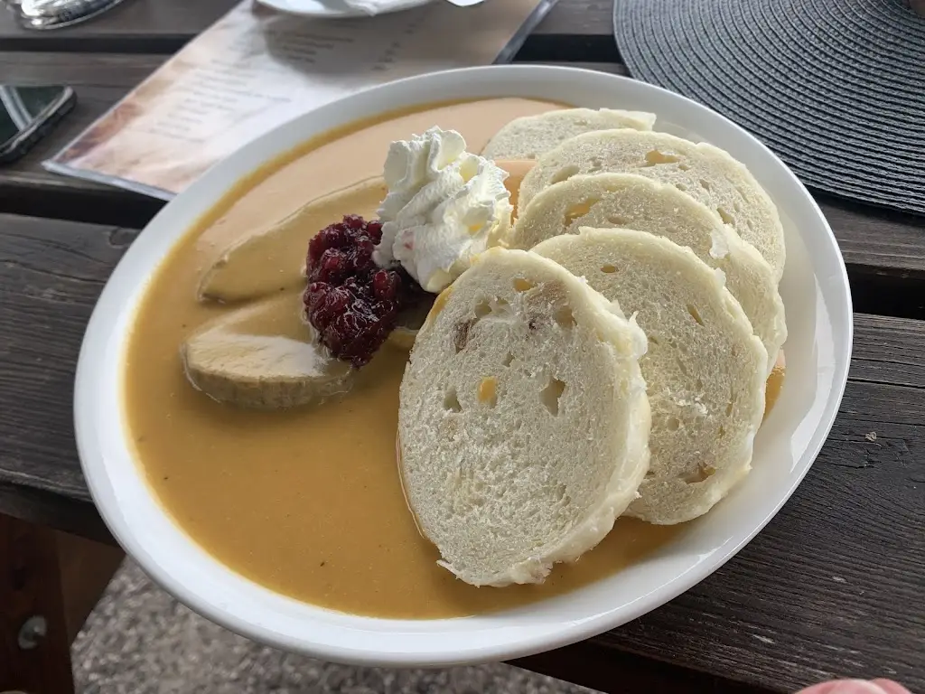 Lucie Starkova_Obecní restaurace Chotěvice_Hostinné_review