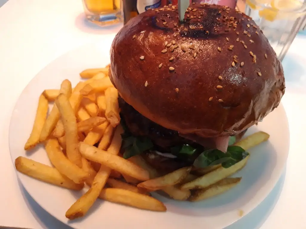 Barbora Hendrychová_The Fifties Retro Pub_Hronov_review