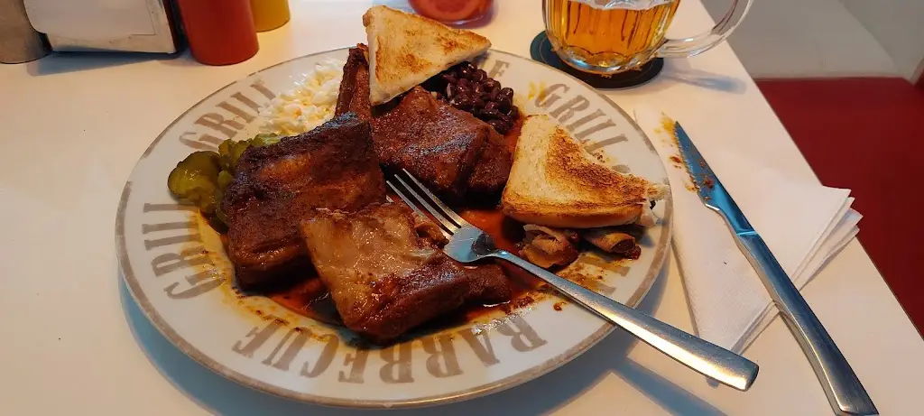 Richard Trip_The Fifties Retro Pub_Hronov_review