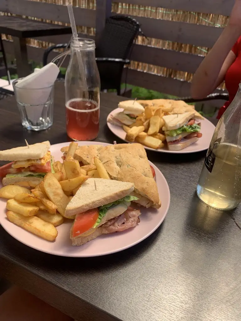 Daniela Voborníková_BB&C - Bob’s Bar & Coffee_Hronov_recensione