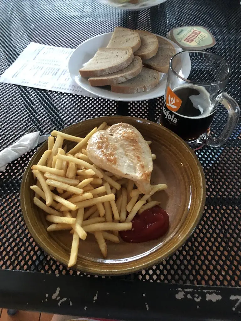 elizabeth kozlík_Srub U Kotvy_Frymburk_review