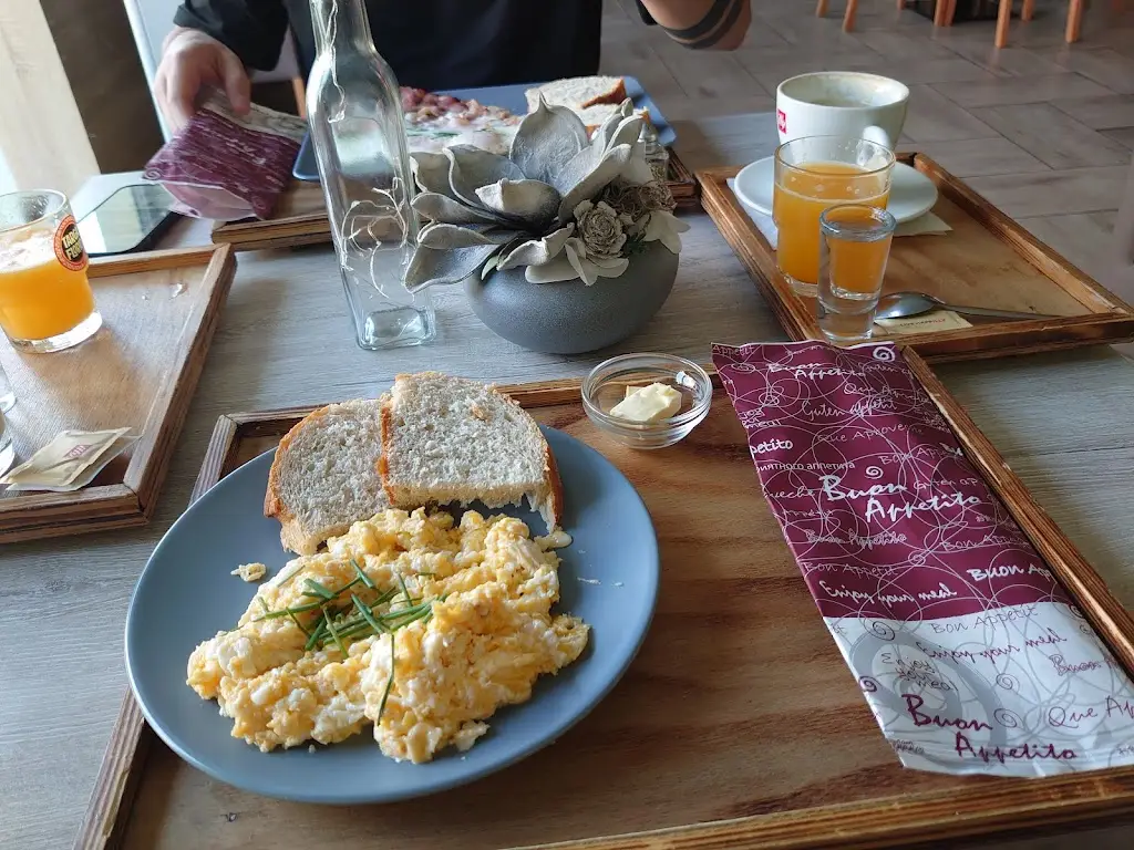 Eliška Kupcová_Kafe Zavadilka_Jaroměř_review