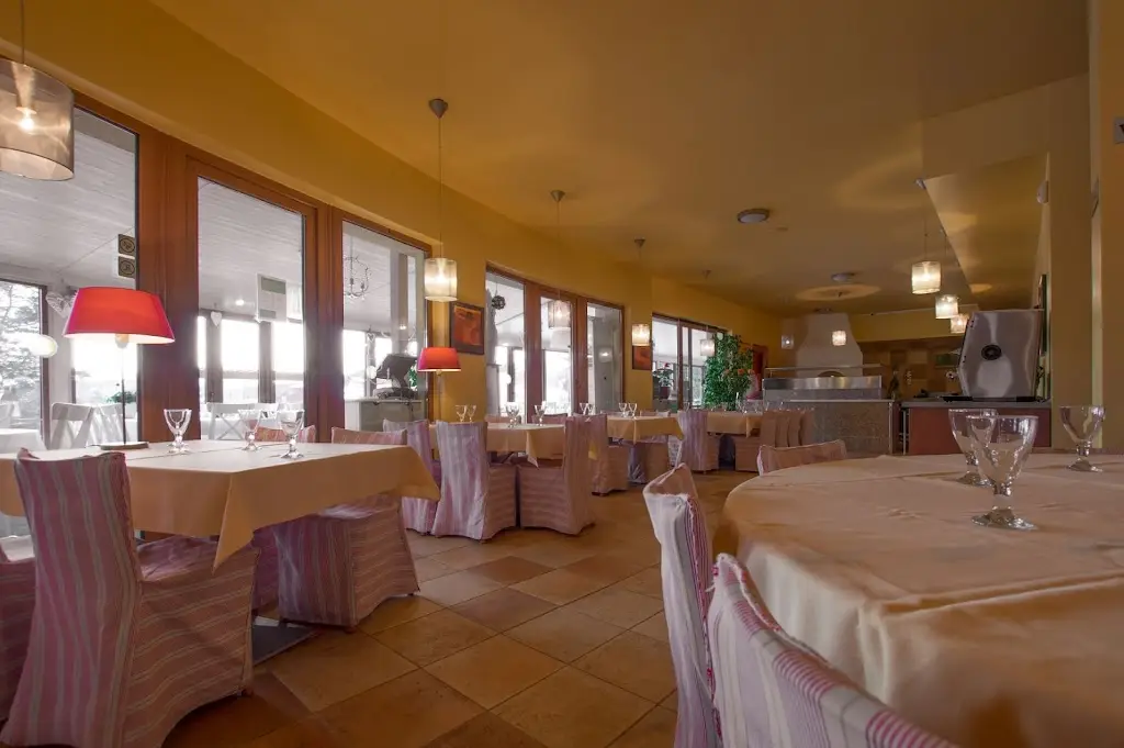 RESTAURACE SLUNEČNÁ LOUKA ristorante a Frymburk