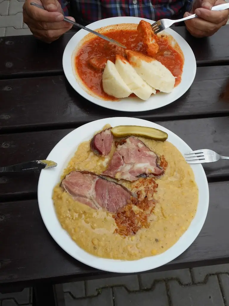 R . W ._Hospoda U Zlatého soudku_Kvasiny_review