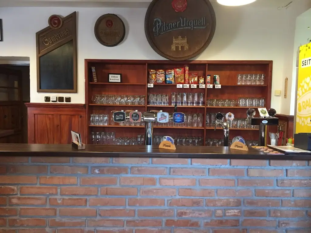 Restaurace Radnice restaurant in Libáň