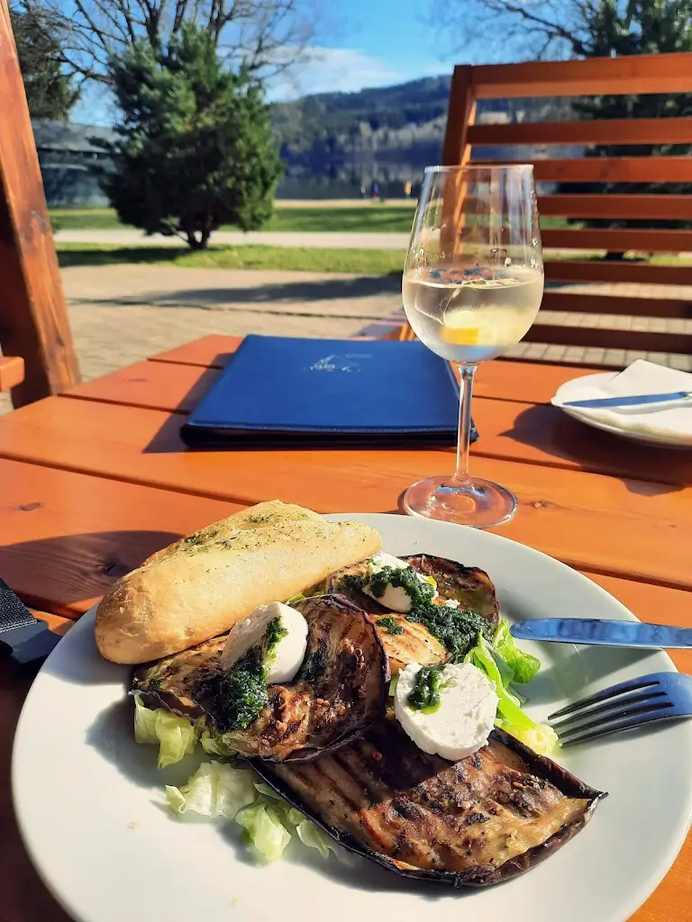 Tetiana O._Restaurace Loděnice_Frymburk_recensione