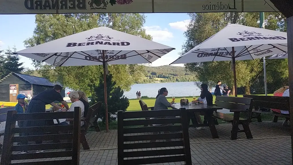 Samuel Castillo_Restaurace Loděnice_Frymburk_recensione