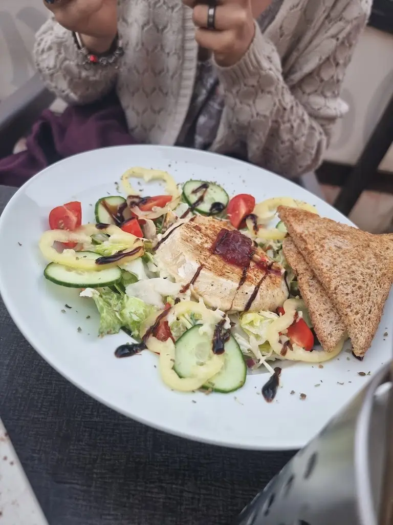 Hubert Archacki_Pizzerie a kavárna Dášeňka_Malé Svatoňovice_review