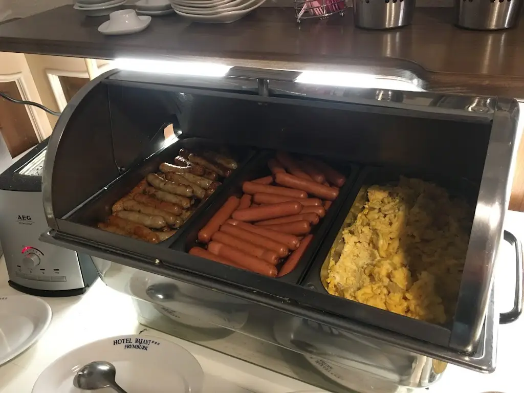 Adam Wright_Hotel Maxant_Frymburk_review