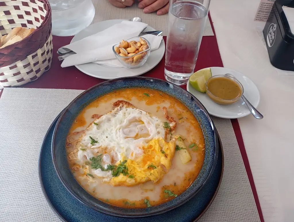 Laura Perez Grados_Bar-Restaurante Mis Tesoros_Mostek_review