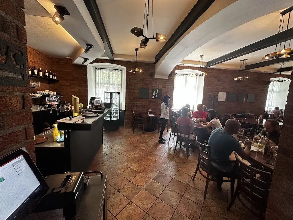 Etijoro Leslie_Restaurace Pod Kaštanem_Jičín_review