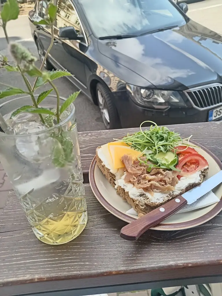 Růženka Vitáčková_Kavárna AMOS_Jičín_review