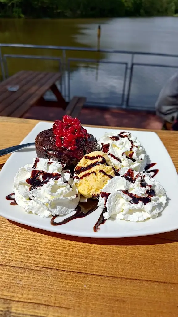 Richard Veselý_Restaurace Na koupališti_Náchod_review