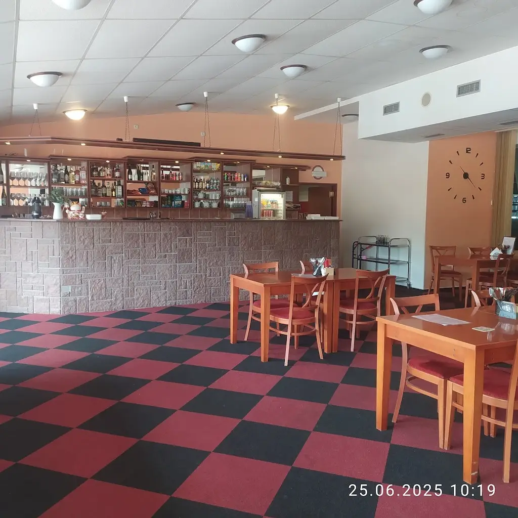 Mr. L Bistro_Nový Bydžov_slider_image_3