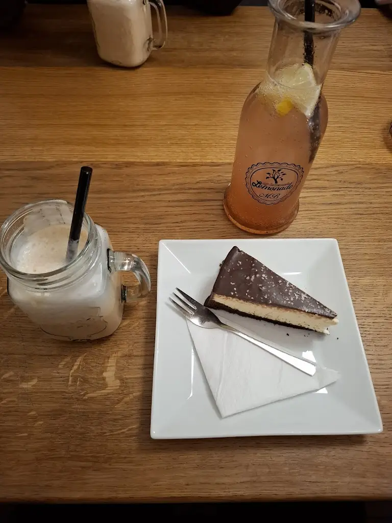 Sarka Chlumska_SELADON Café & Wine_Nové Město nad Metují_review