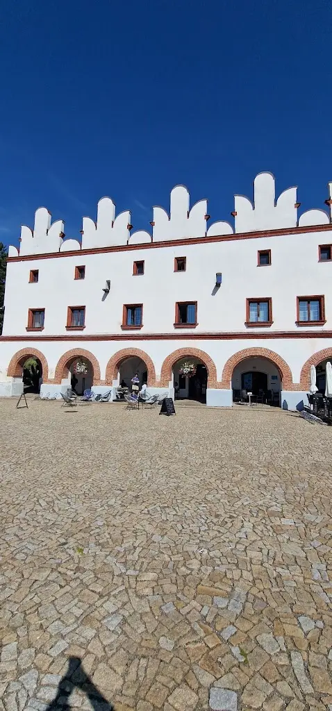 Jan Mertlík_Vlaštovčí dům_Nové Město nad Metují_review