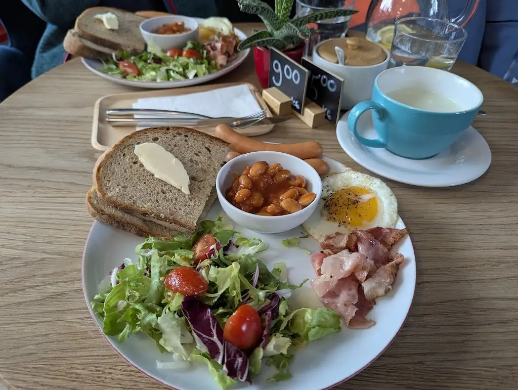 Mojmír Račák_Rozlitý kafe_Nové Město nad Metují_review