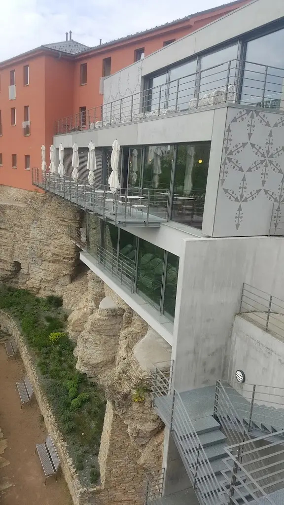 Rob “Bob-Popular” Reynolds_Hotel Garden of Eden_Nové Město nad Metují_review