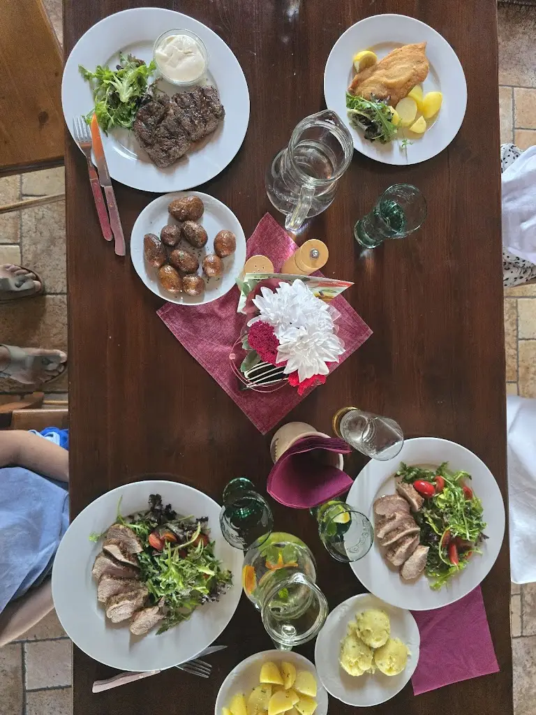 Yeshano Hasselbaink_Ježkův statek_Nová Paka_review