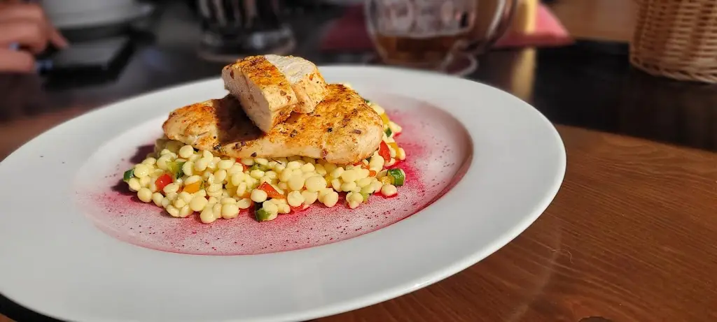 Michal Deutsch_Ježkův statek_Nová Paka_review