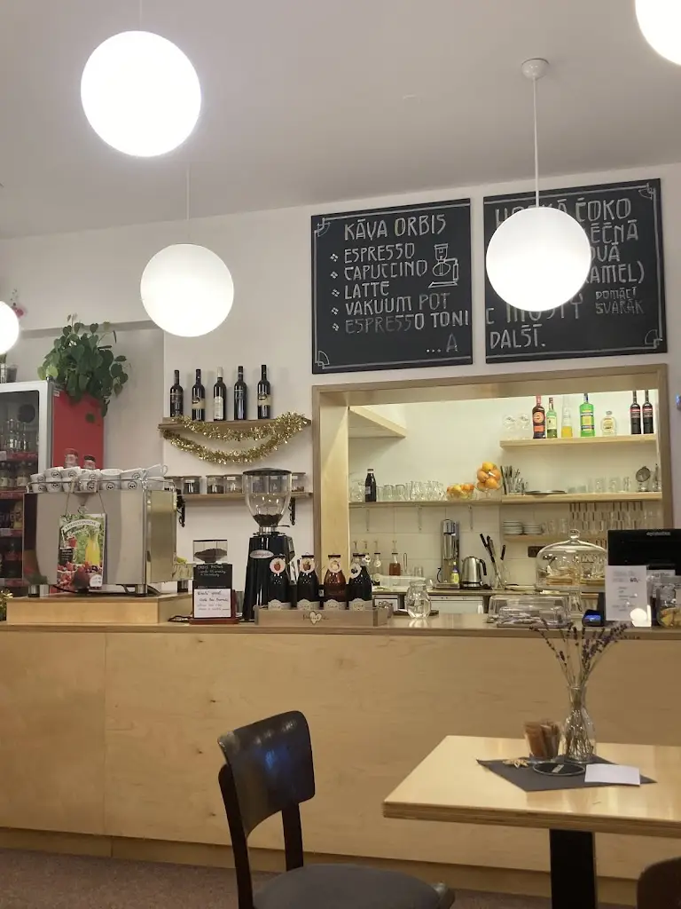 Gabriela Sečková_Café Central_Nová Paka_review