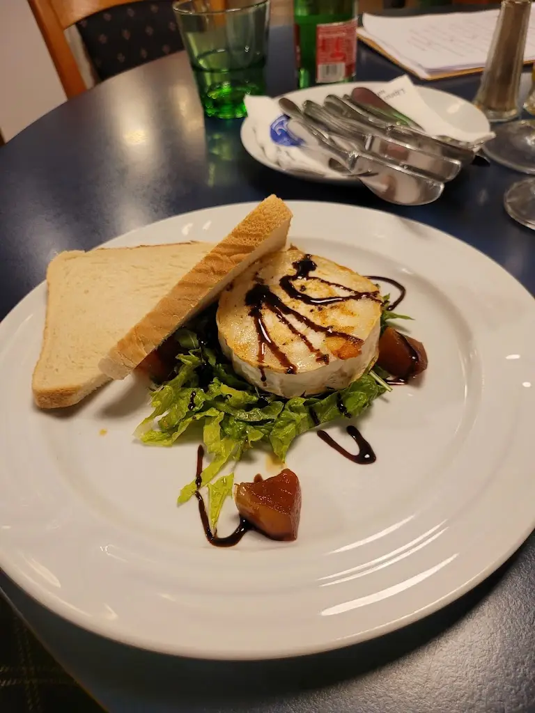 Karina Adriana_Admirál - Restaurace_Frymburk_review