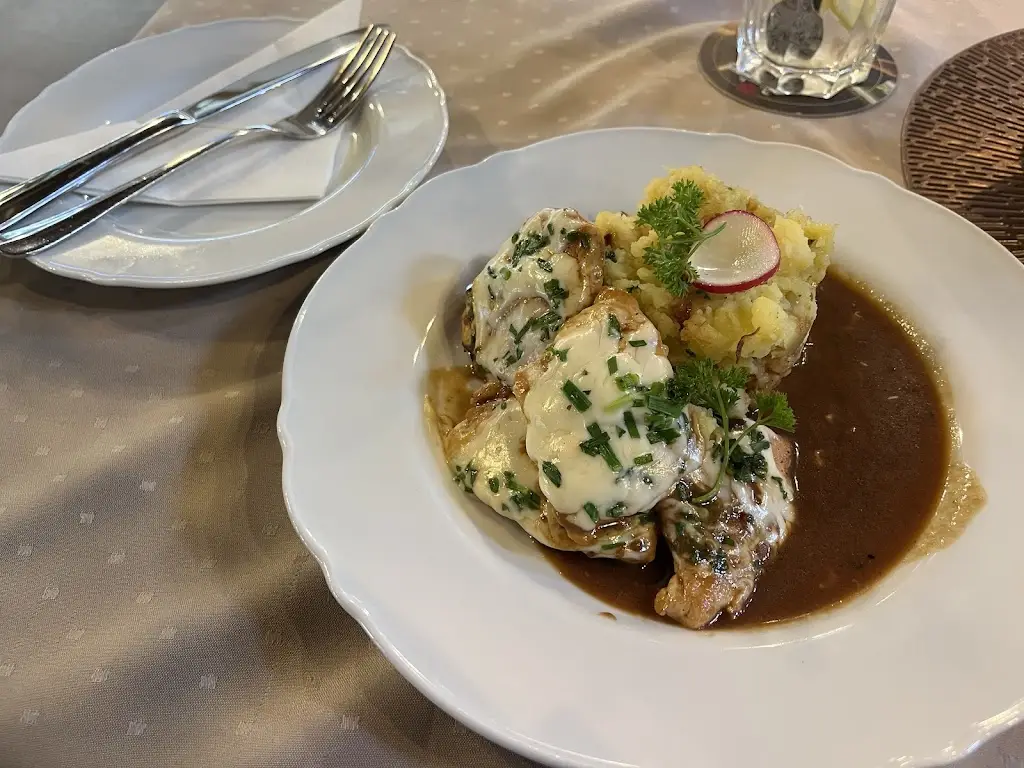 Karel Zozulak_Restaurace U Slunce_Opočno_review