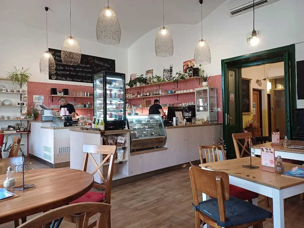 Kavárna Láry Fáry Rychnov n. Kněžnou_Okres Rychnov nad Kněžnou_slider_image_3