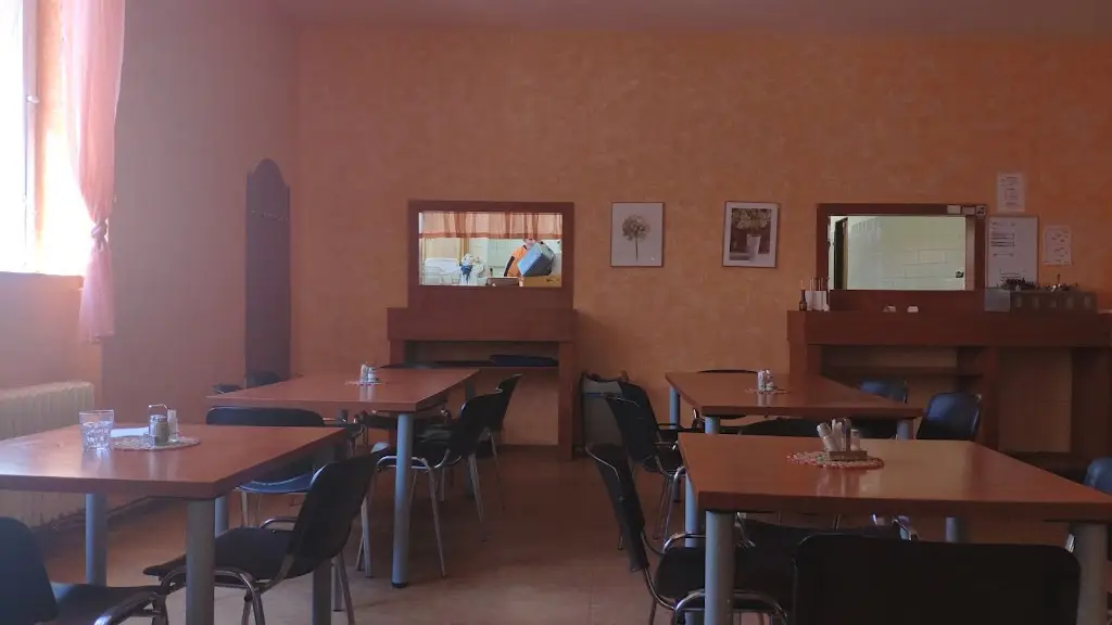 Mike Ivanov_Jídelna Bela_Okres Trutnov_recensione