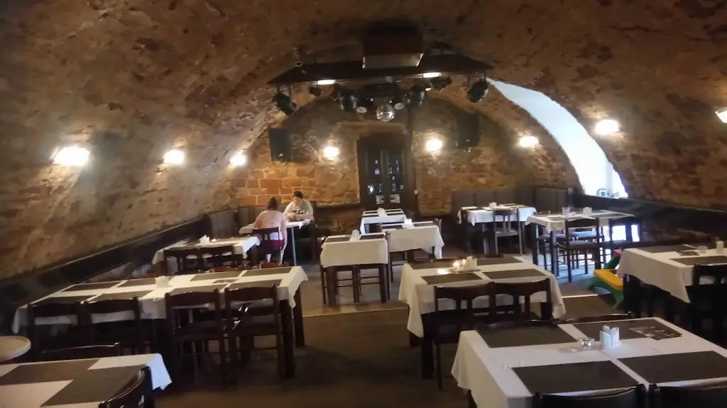 Zdeněk Gregor_Restaurace a music bar Pod Hradem_Okres Trutnov_review