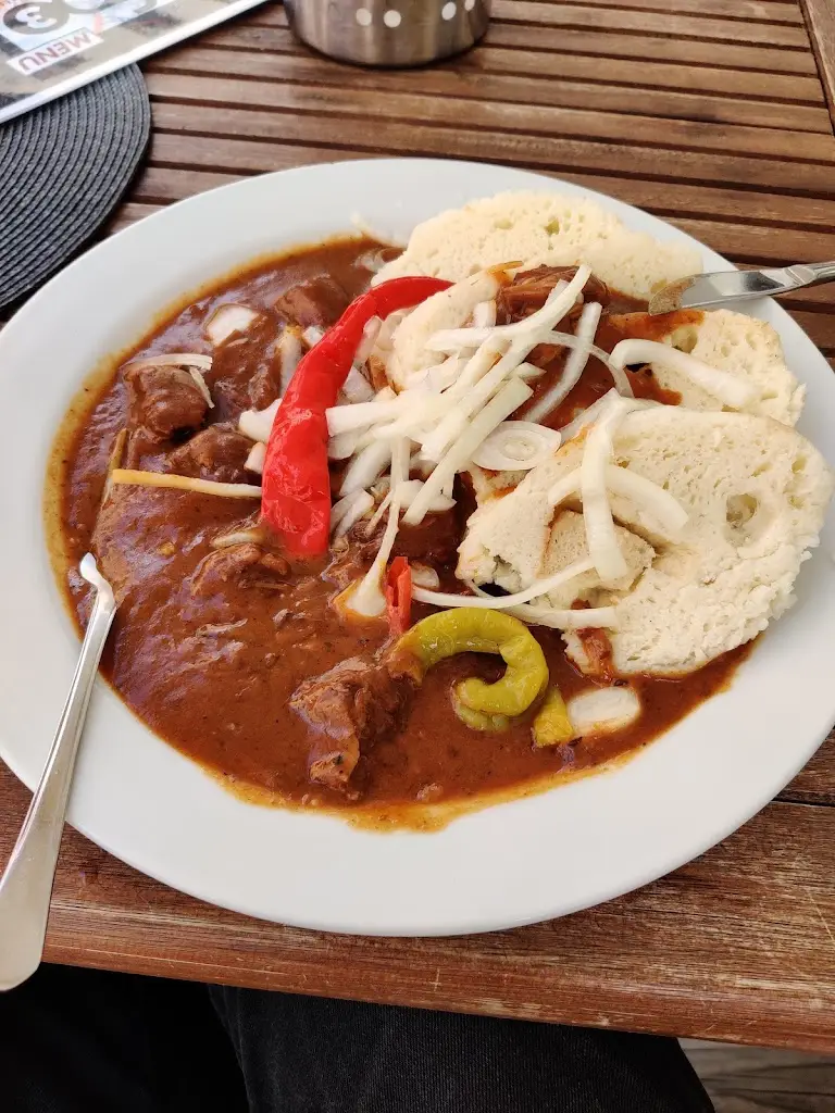 Robertas Perveinis_fo3 Pub&caffe_Okres Trutnov_review