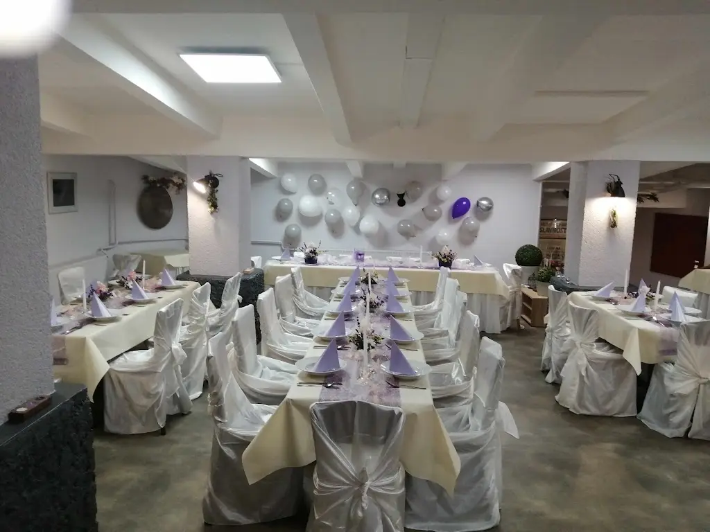 Restaurace DIVADELNÍ KLUB restaurant in Police nad Metují