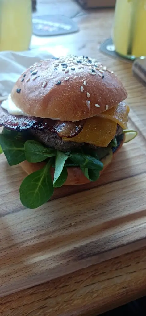 Kristýna Vacardová_R Burger & Minigolf_Svoboda nad Úpou_recensione