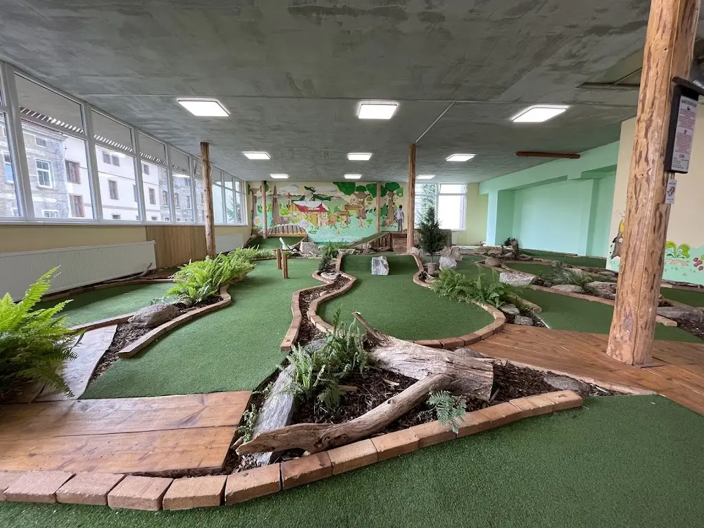 Jan Pochobradský_R Burger & Minigolf_Svoboda nad Úpou_recensione