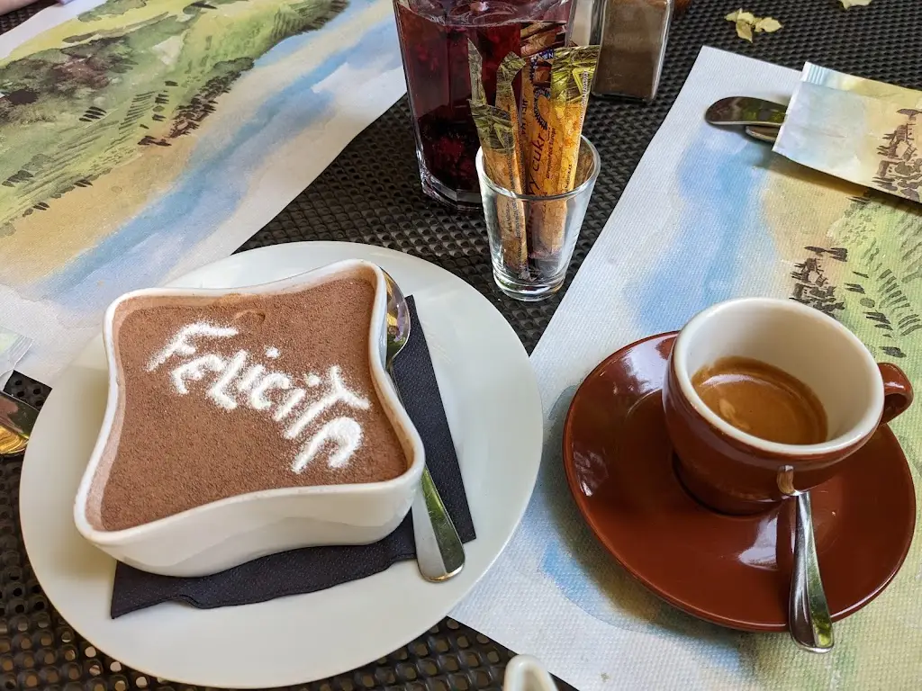 Petr Hovorka_Felicita L´Originale u Hradce Králové_Třebechovice pod Orebem_review