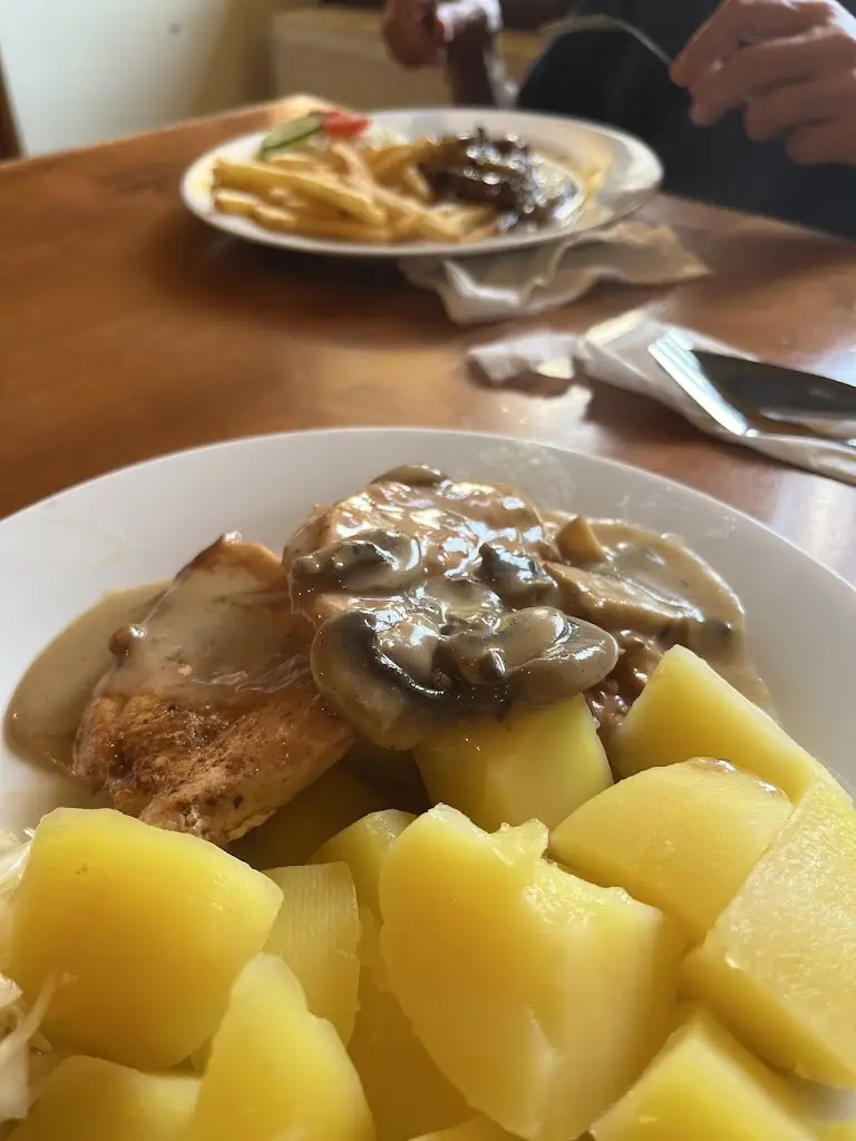 Nada Chuticova_Hostinec U Skanzenu_Třebechovice pod Orebem_recensione