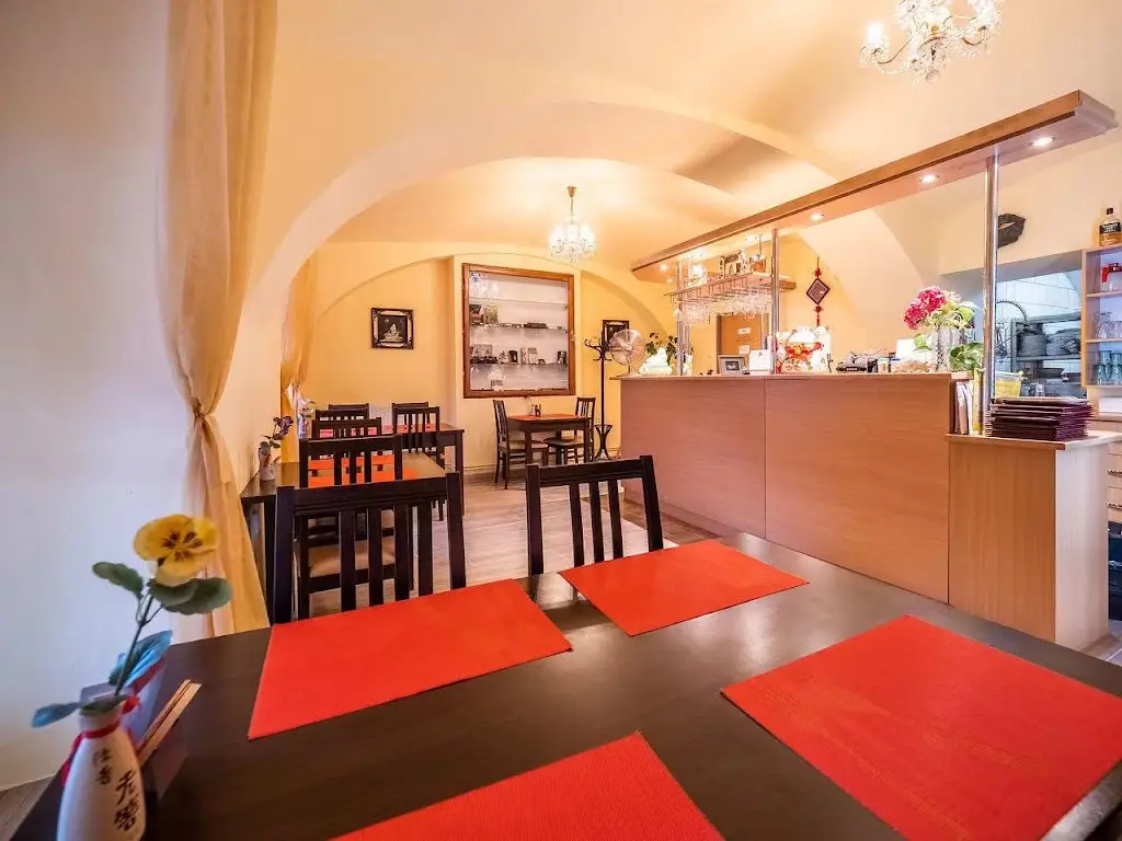 Reataurace Jinghu restaurant in Hluboká nad Vltavou