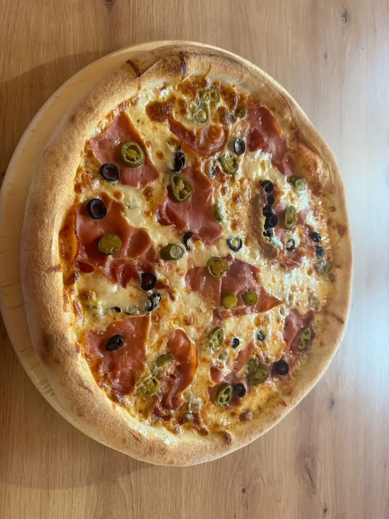 Nik's Pizza restaurant in Vamberk