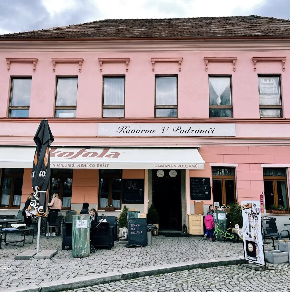 Margo Mershenko_Kavárna V Podzámčí_Blatná_review