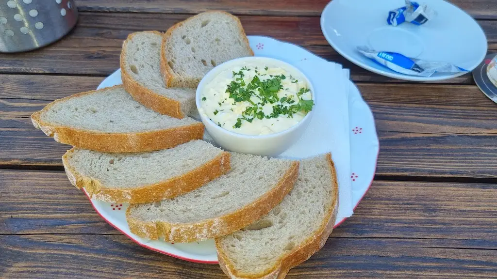 Miloš Filip_Hostinec Pod Zelenou Křivinou_Týniště nad Orlicí_review