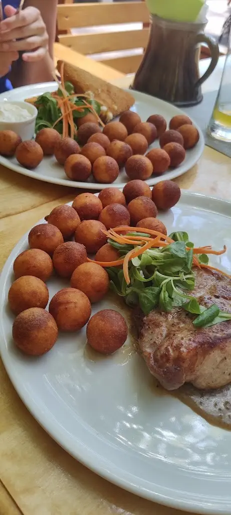 David Stovicek_Jindra‘s_Železnice_review