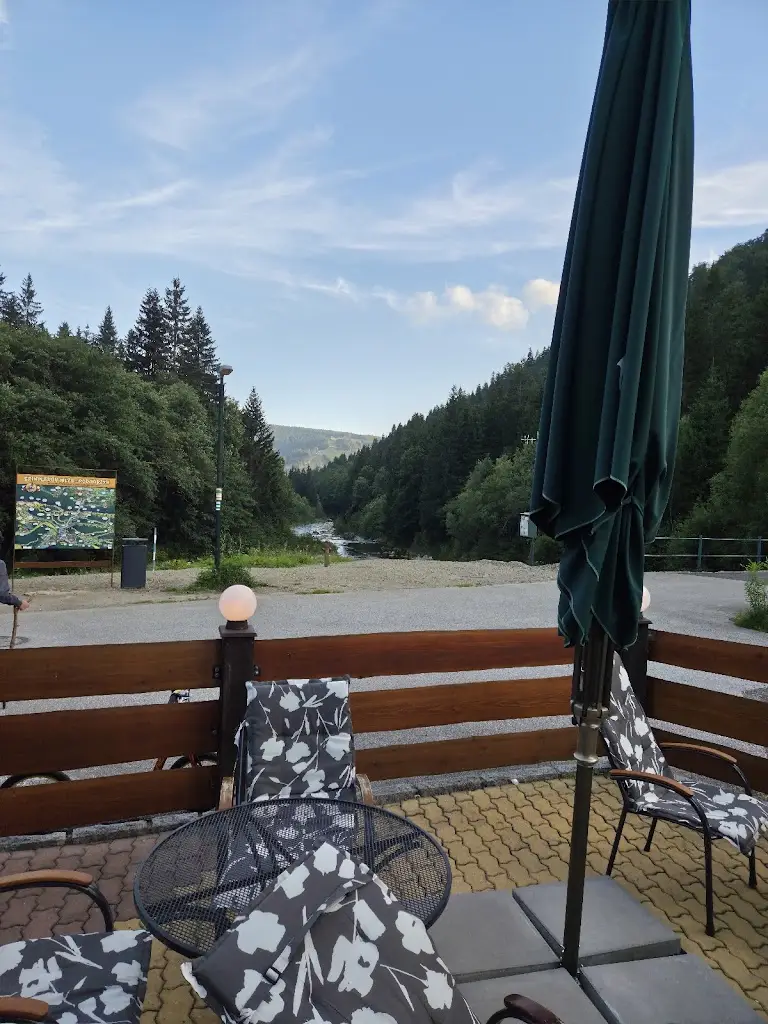 Arkadi Paks_Hunter's Inn_Špindlerův Mlýn_review